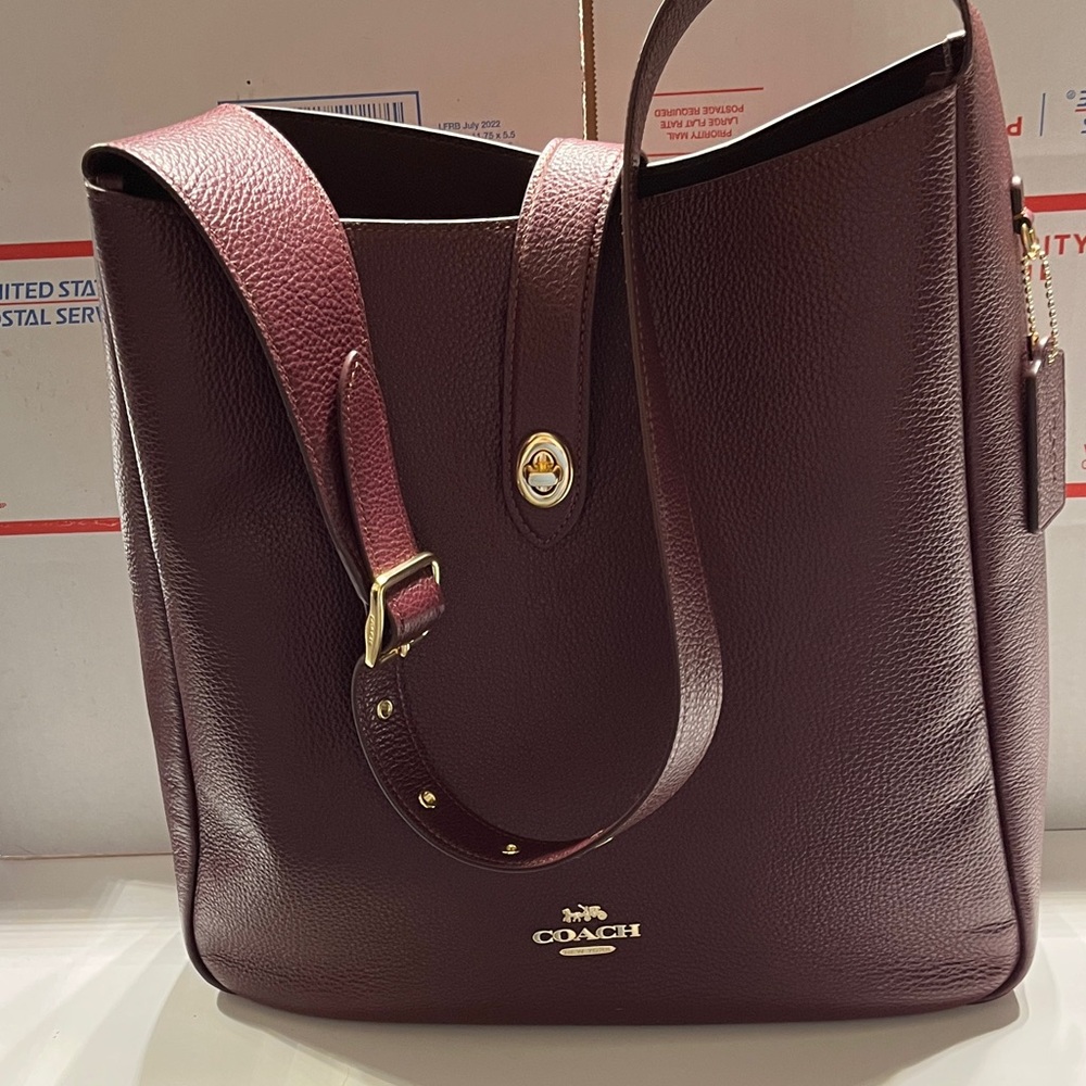 Coach Large Hadley Shoulder Bag